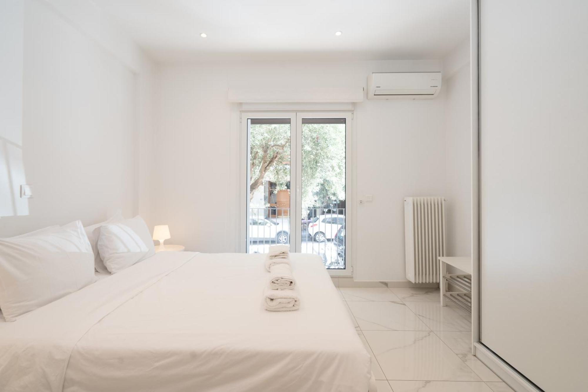 Sophisticated Modern Apt In Athens Center Exterior photo